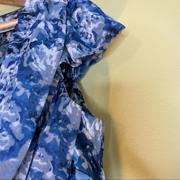 36. Guess Blue Floral Bodycon Cocktail Dress - Picture 3 of 8